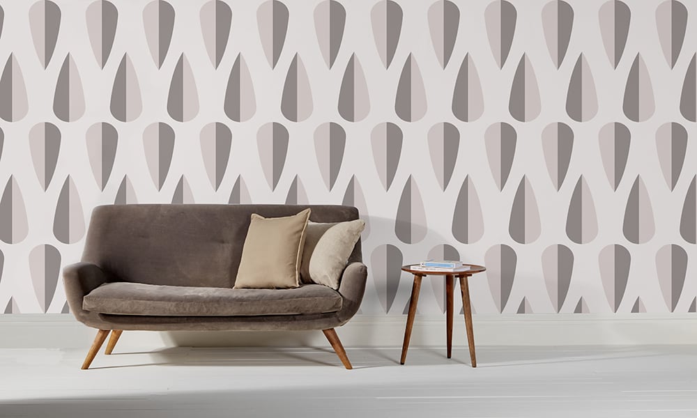 Grey wallpaper design with large arrow shaped retro pattern in a living room 