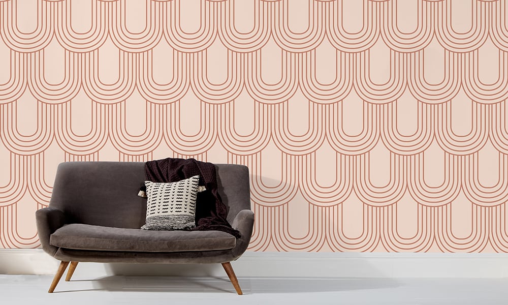 Large-scale loop pattern wallpaper in warm earthy colours in mid-century modern lounge